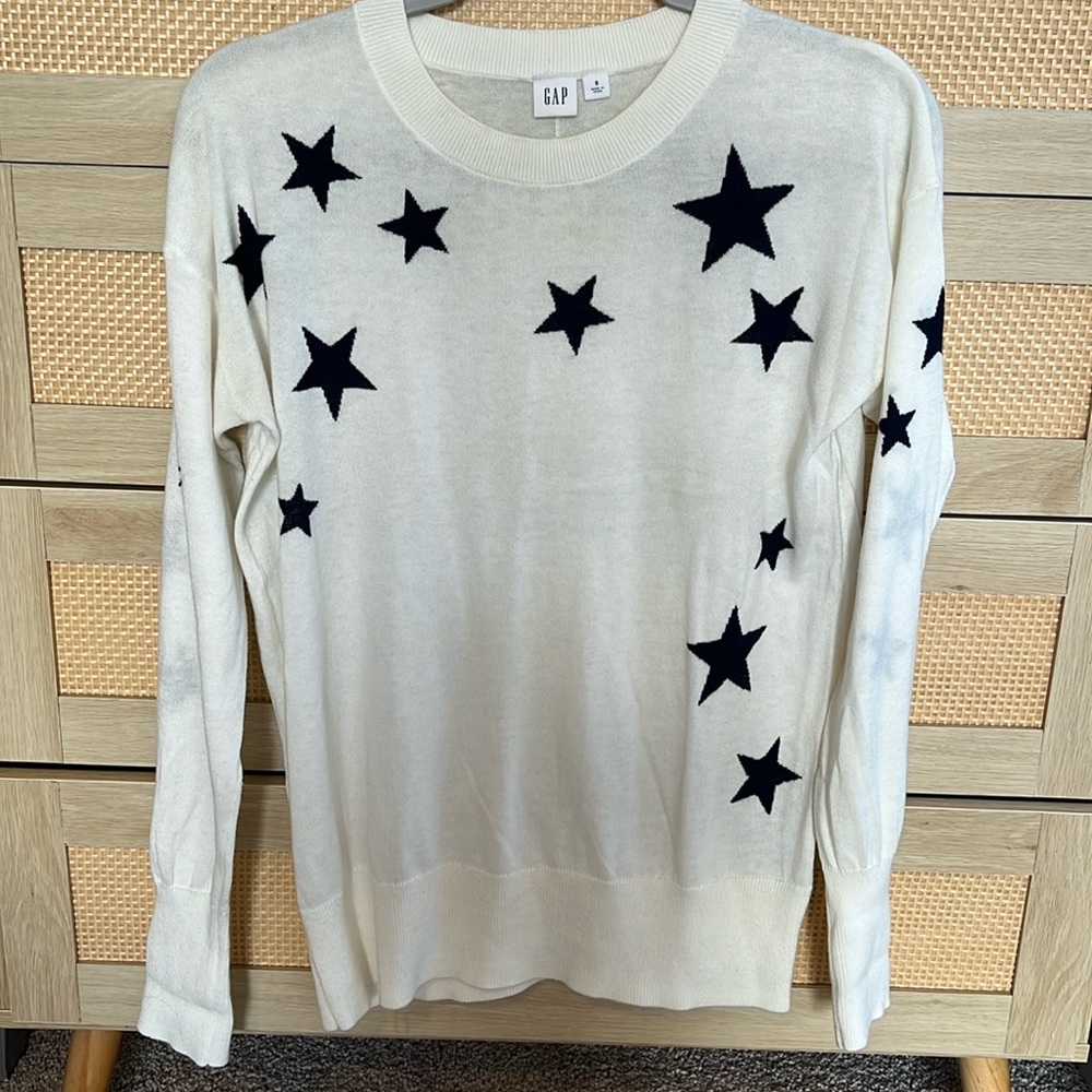 Lightweight pattern sweater